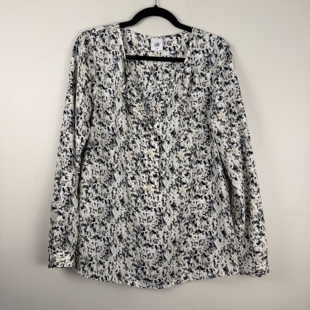 Cabi Blouse Women's Medium White Gray Abstract Print Long Sleeve Career Top